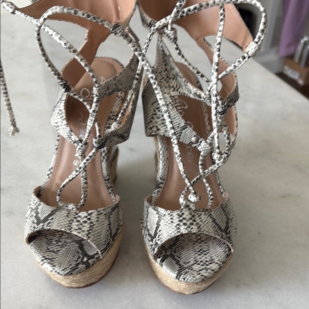 Sergio Zelcer Gray Wedges with Elegant Snakeskin Straps